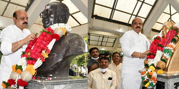 ತಂದೆ-ತಾಯಿ ಸಮಾಧಿಗೆ ಸಿಎಂ ಪೂಜೆ