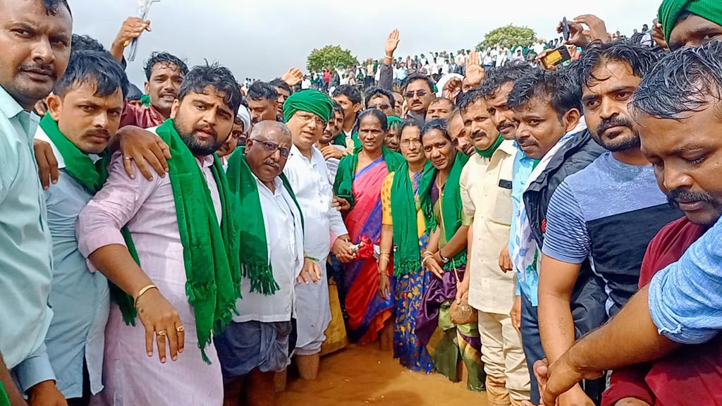 ಧರ್ಮಾ ಜಲಾಶಯಕ್ಕೆ ಬಾಗಿನ ಅರ್ಪಿಸಿದ ಮಾನೆ