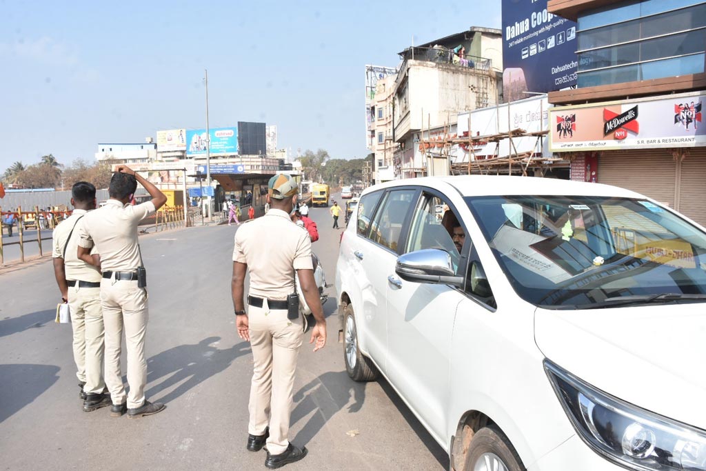 ವೀಕೆಂಡ್ ಕರ್ಫ್ಯೂ: ಉತ್ತಮ ಪ್ರತಿಕ್ರಿಯೆ;     ರಾಜ್ಯದಾದ್ಯಂತ ಚಟುವಟಿಕೆ ಬಹುತೇಕ ಸ್ತಬ್ಧ