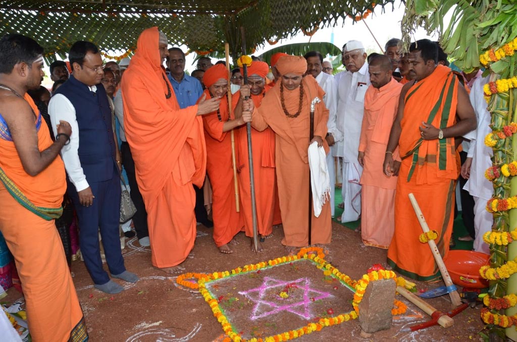 ಹರ-ಗುರು ಚರ ಮೂರ್ತಿಗಳ ಸಾನಿಧ್ಯದಲ್ಲಿ ಜೆಎಸ್‌ಎಸ್ ಕಟ್ಟಡಗಳ ಭೂಮಿಪೂಜೆ