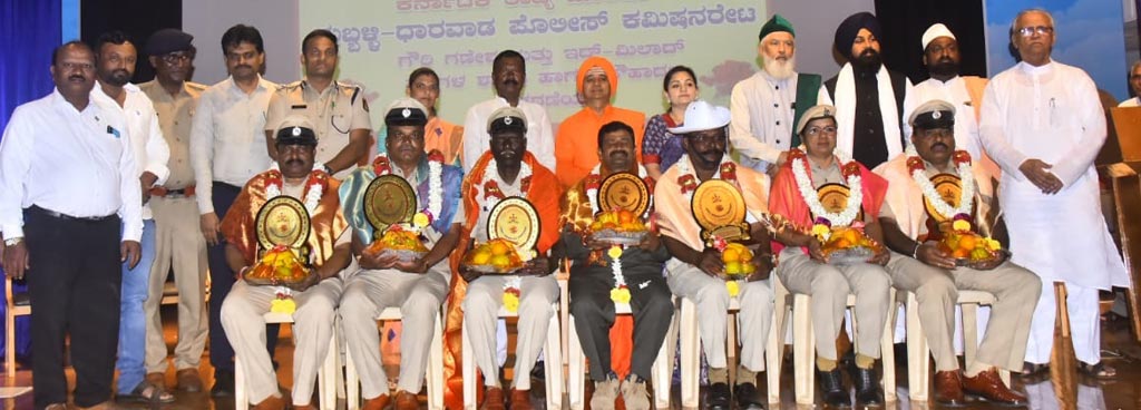 ’ಕುರಾನ್-ಗೀತೆ’ ಪಠಿಸಿ ’ದಿವ್ಯಪ್ರಭೆ’ ಬೀರಿದ ಡಿಸಿ